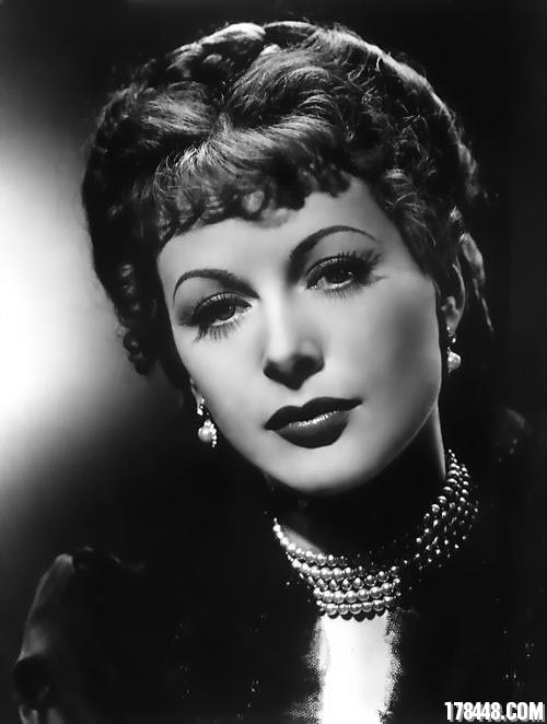 惊艳!世界上最美的女科学家(组图)